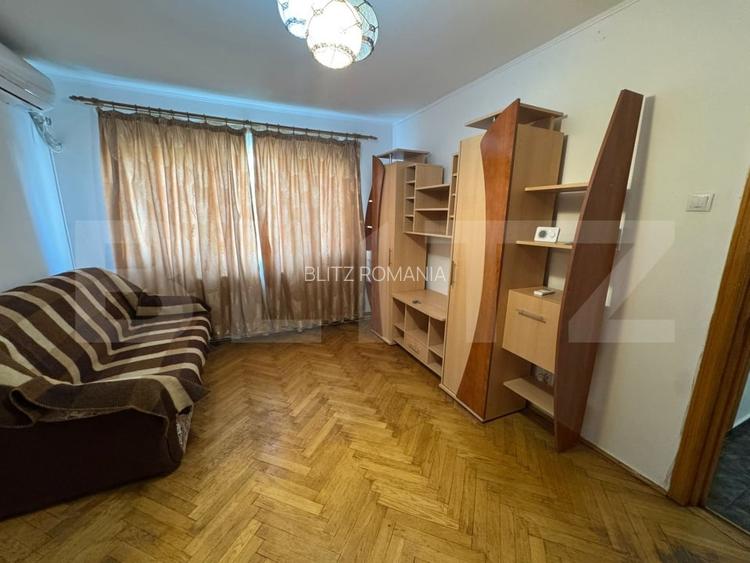 Apartament de vanzare, cu 2 camere, etaj intermediar, bulevardul Tutora