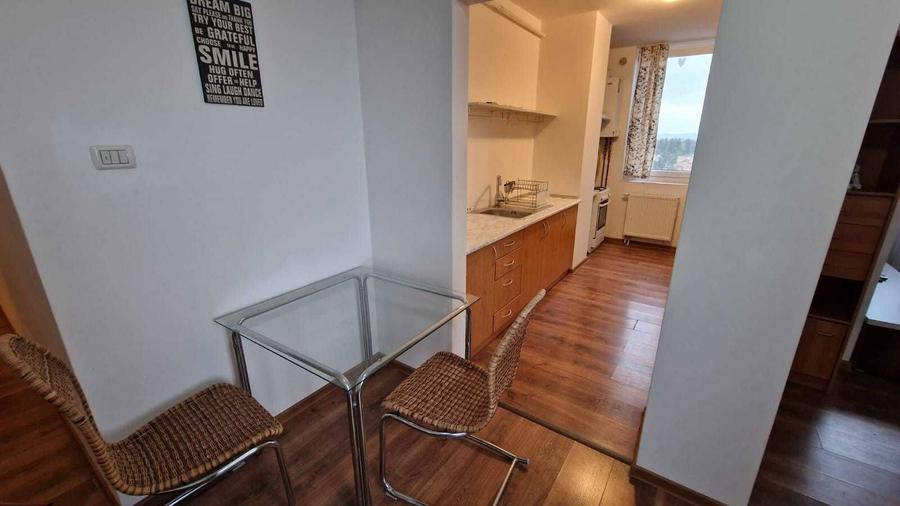 Apartament cu 3 camere decomandat în Bârzești