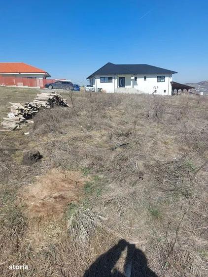 Teren intravilan, 500 mp,cu front la 2 strazi de 16.2 m fiecare in Ch - 2