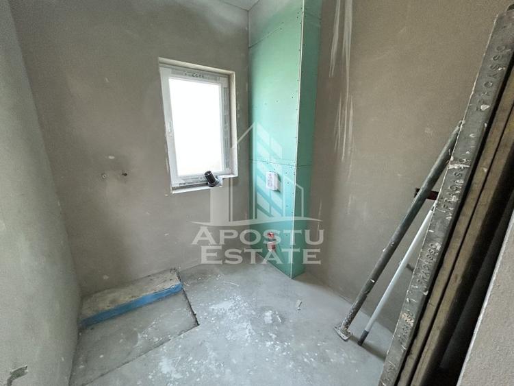 Vand apartament in triplex P+E+M, proiect deosebit, la alb, Sacalaz. - 12