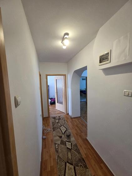 De vanzare apartament 3 camere zona Lunca, Re?i?a - 3