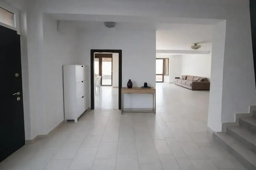 Casă cu 5 camere cu Teren 416 Mp în Central