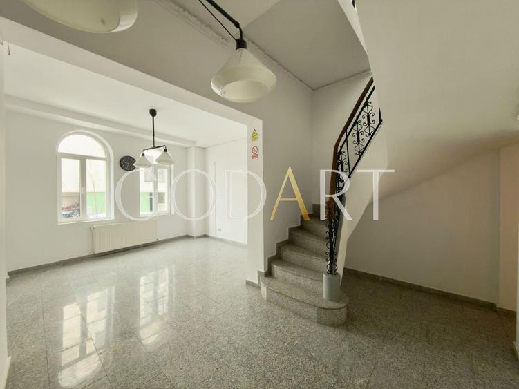 Vila spatioasa | Complet renovată | Central - 1