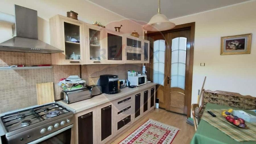 Casa cu piscina de vanzare in zona Piata Centrala Galati - 12