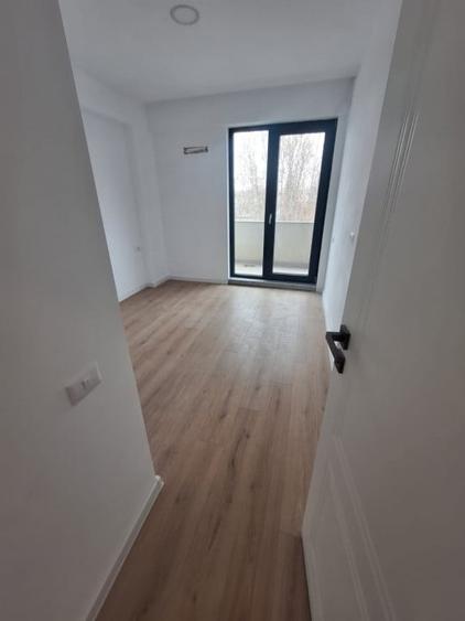 Tomis III , spatii IDEAL BIROURI, 58 mp. , imobil 2023, LOC DE PARCARE PROPRIU - 2