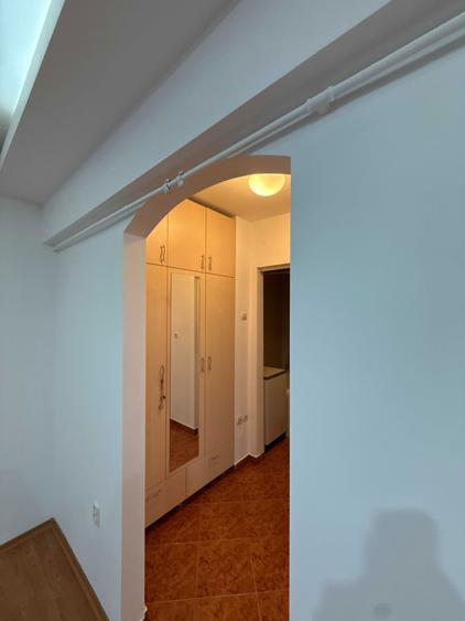 Vand apart 2 camere semidecom, ultracentral, etaj 4/4, complet renovat - 9