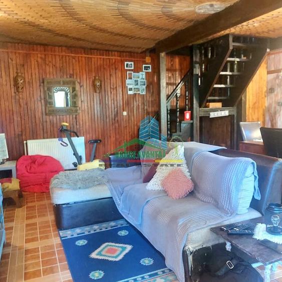 Casă cu 8 camere cu Teren 1050 Mp în Lepșa