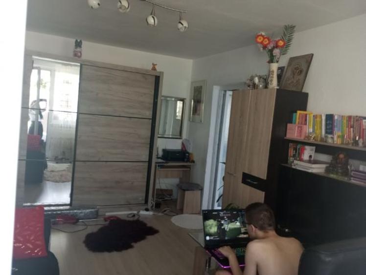 Apartament de vanzare - 4