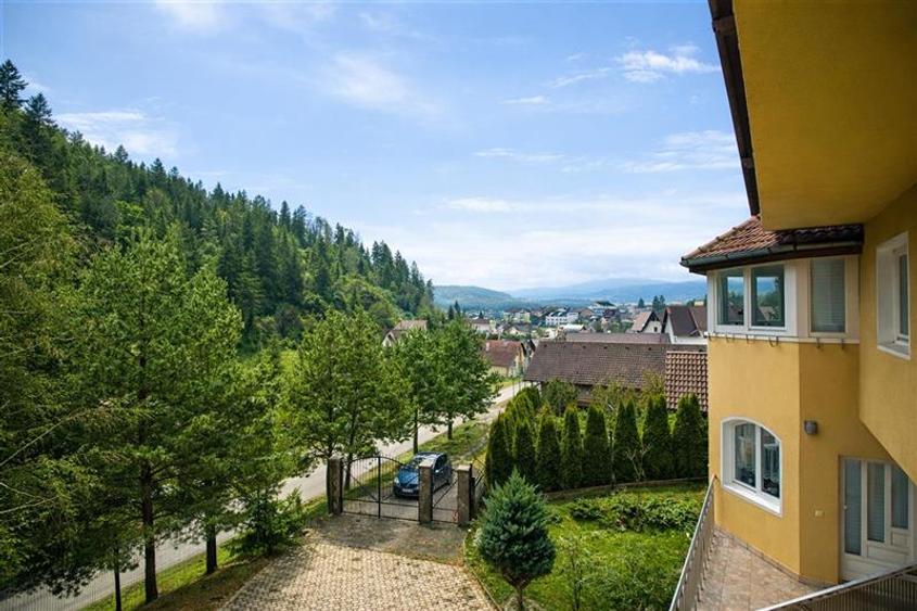 Resedinta cu atmosfera familiara,peisaj imersiv,amplasare premium,Zarnesti,Braso - 1