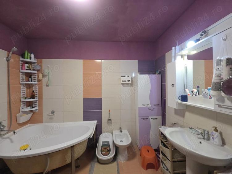 Casa suprafa?a totala de 10.000 mp - 12