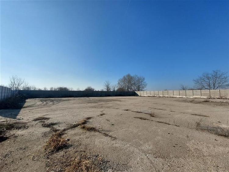 Teren ingradit si betonat, in apropiere de Aeroport - 5