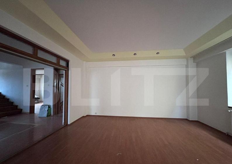 Casa cu 7 camere, 4 bai, 330 mp, 900 mp curte, zona Ford - 10