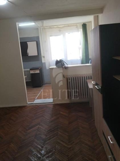 Garsoniera în zona LA TERENURI - 5