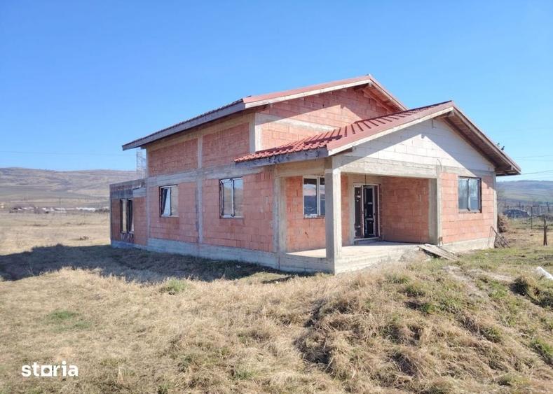 Casă cu 5 camere cu Teren 1843 Mp în Jucu