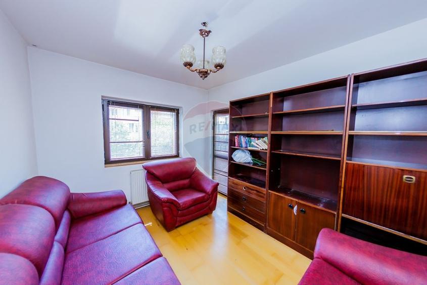 Apartament cu 4 camere decomandat, mobilat în Republicii