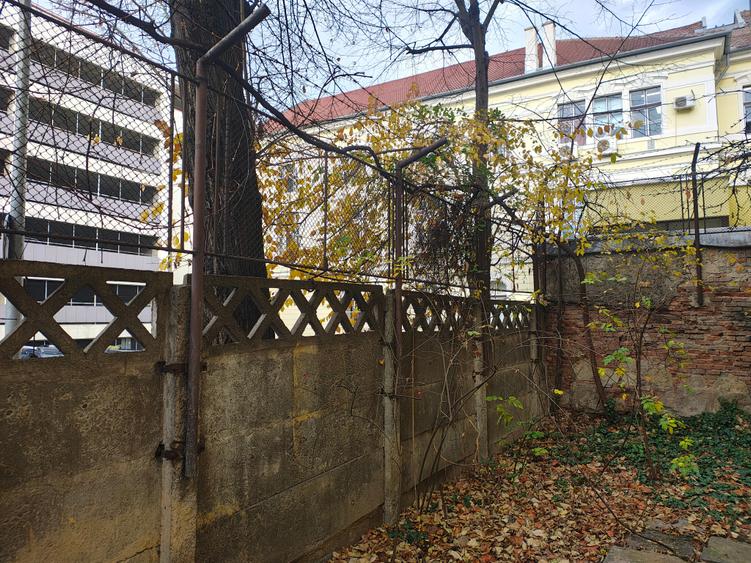 DE VÂNZARE — Spațiu/apartament  la demisol, în centrul orașului - 7