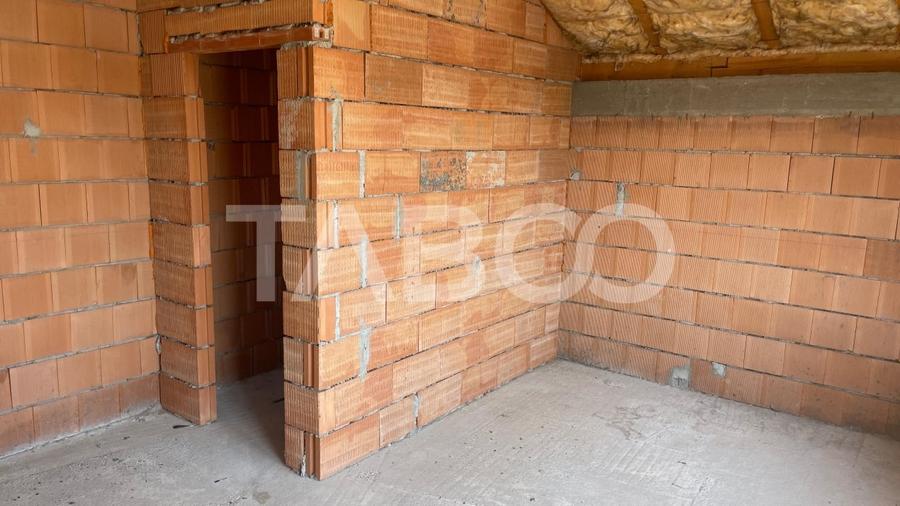 Cladire la rosu 300 mp utili + 130 mp anexe, 2 strazi, aproape centru - 4