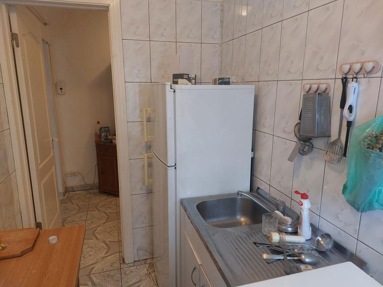 Inchiriez apartament 3 camere - 6