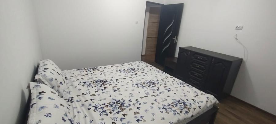 Apartamet cu 3 camere de inchiriat, etajul 2, zona CFR - 4