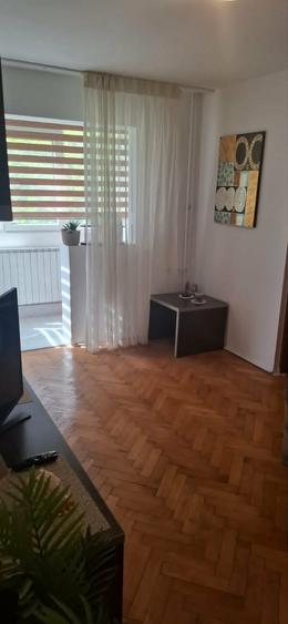 Apartament 3 camere , Et 1, Centala pe gaze, Balcon 48mp - 1