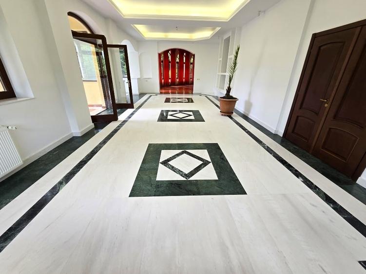 Casa / Vila / Conac Breaza 15 camere + - 9