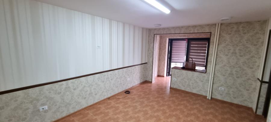 Garsoniera-fost spatiu birou pe Unirii - 1