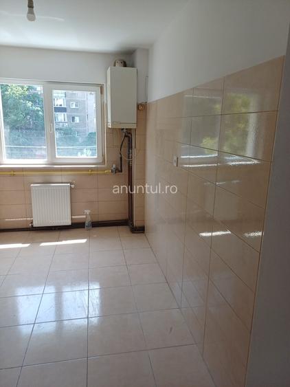 Crangasi, 150 m de metrou, apartament 3 camere decomandate