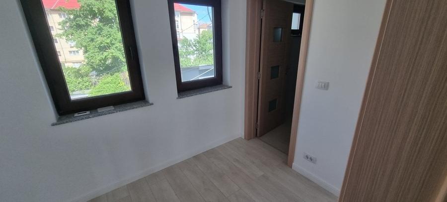 Casă individuală cu 3 camere cu Teren 50 Mp în Central