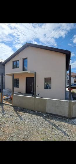 Navodari- casa p+m 4 dormitoare , living , 2 gr sanitare - 1