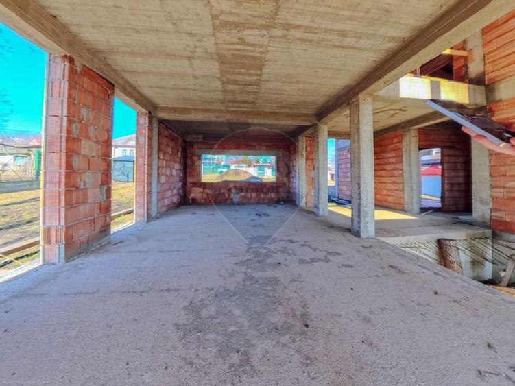 Casa la rosu cu autorizatie valabila in Hemeius - Fantanele - 6