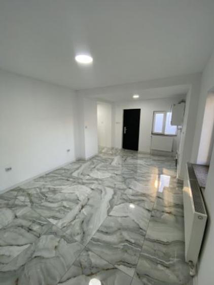 Casă la curte 260mp de vânzare Excelentă   Sălaj Bachus Sector 5  - 4