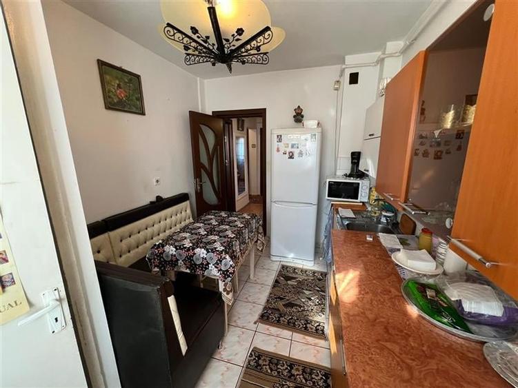 Apartament cu 3 camere decomandat - 70 mp - Zona Adriatica, Str. Aleea Visinului - 13