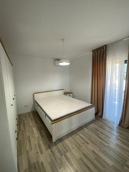 Vila superba situata langa lac si parc | Tunari - 10