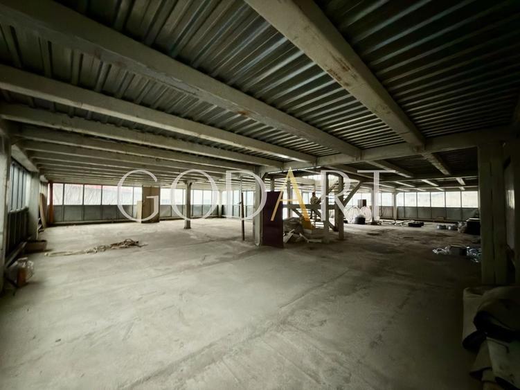 Spațiu industrial, de 4,000 mp, în Central
