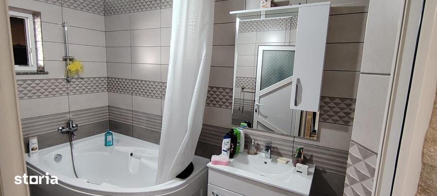 Casă cu 5 camere cu Teren 250 Mp în Central