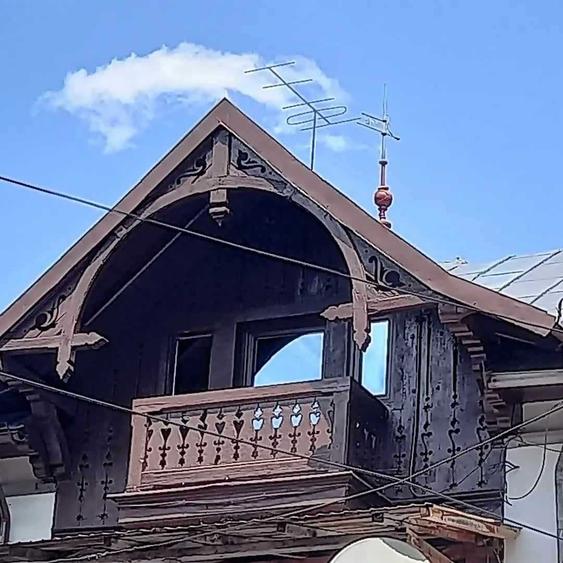 Apartament cu 4 camere semidecomandat în Ultracentral
