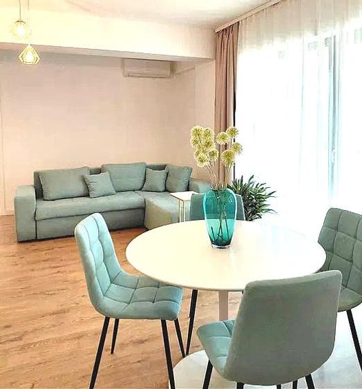 Apartament cu 3 camere semidecomandat, mobilat în Pipera