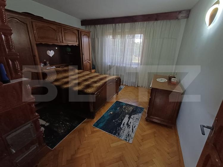 Casă individuală cu 6 camere cu Teren 2420 Mp în Exterior Vest