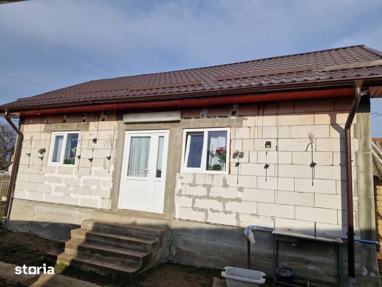 Casă cu 2 camere cu Teren 1686 Mp în Găvănești