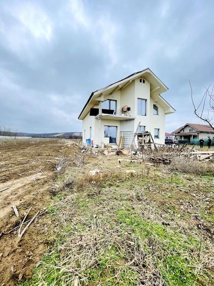 Casă cu 5 camere cu Canalizare în Oncea