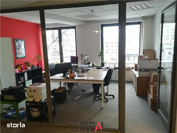 Spațiu comercial, de 350 mp, în Polonă