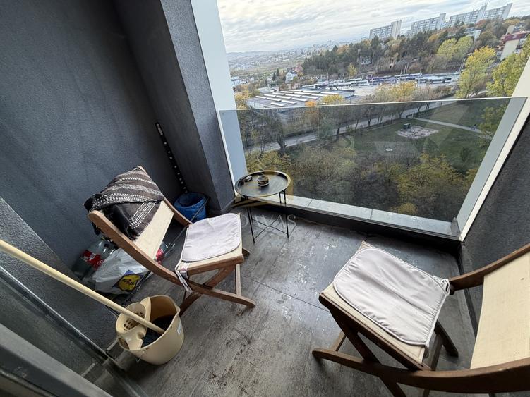 Apartament cu 3 camere semidecomandat, mobilat în Sopor