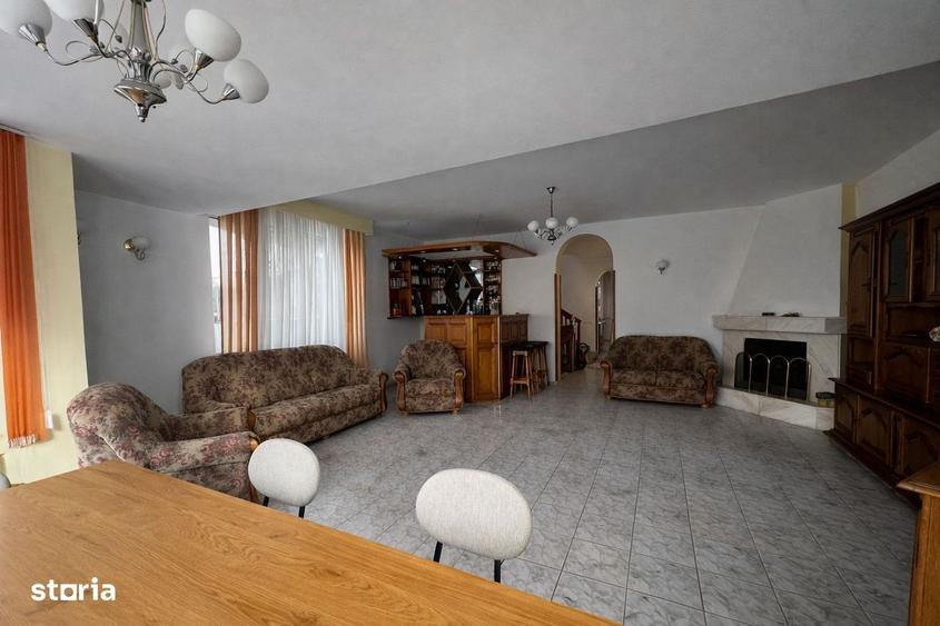 Casă cu 4 camere în Piața