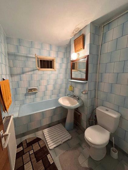Apartament cu 3 camere decomandat în Rovine