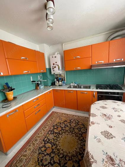 Apartament cu 3 camere semidecomandat în Central