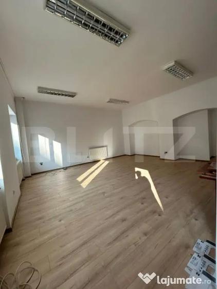 Apartament cu 3 camere decomandat în Ultracentral