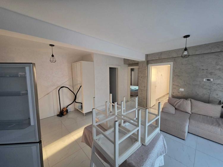 Apartament cu 3 camere decomandat în Central