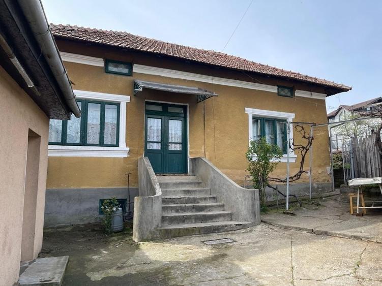 Casă cu 4 camere în Șimian