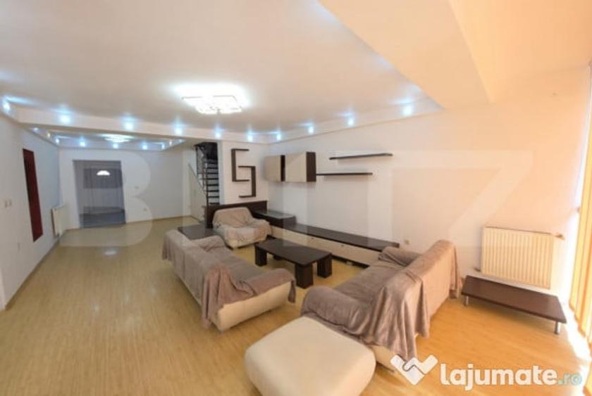 Casă cu 4 camere cu Teren 250 Mp în Central