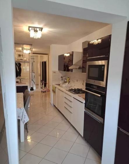 Apartament cu 4 camere decomandat, mobilat în Crângași